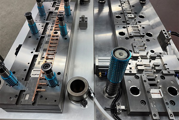 精密夹具搭配冲压件生产，提升五金零部件装配精度